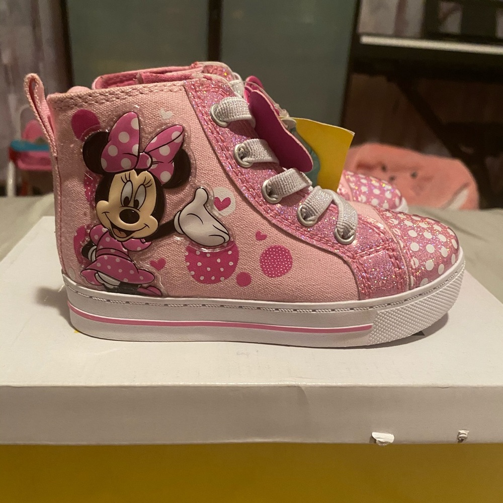 New Disney Minnie Mouse light up girls shoes